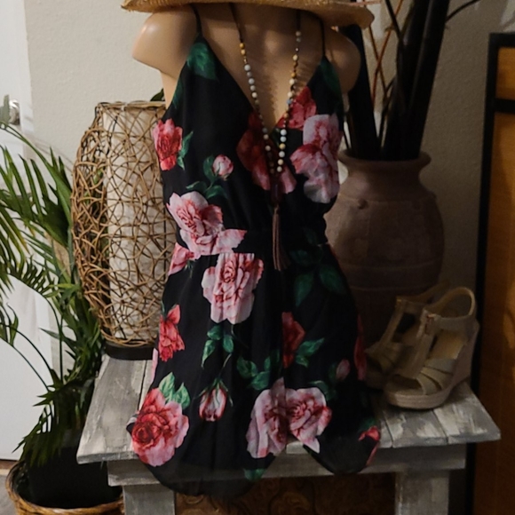 CHARLOTTE RUSSE SUMMER MED MULTI ROMPER - Picture 4 of 16